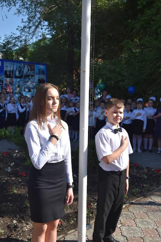 Праздник Последнего Звонка в Средней Школе в честь прп. Сергия Радонежского