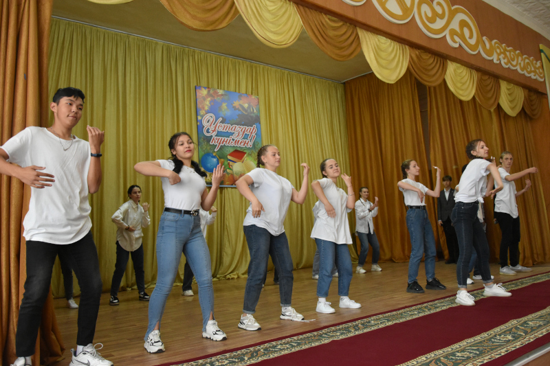 В первое воскресенье октября в Казахстане празднуют свой профессиональный праздник педагоги