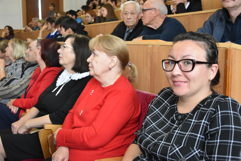 В первое воскресенье октября в Казахстане празднуют свой профессиональный праздник педагоги