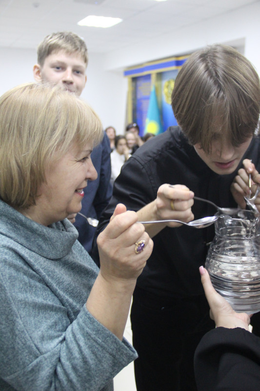 «Посвящение в старшеклассники» — праздничный вечер в школе в честь прп. Сергия Радонежского