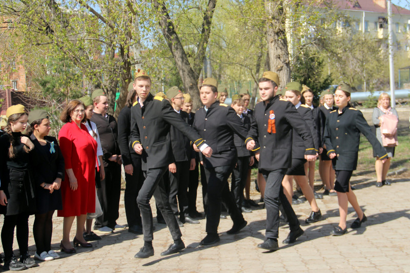 Конкурс «Смотр строя и песни» прошел в старшей школе в честь прп. Сергия Радонежского