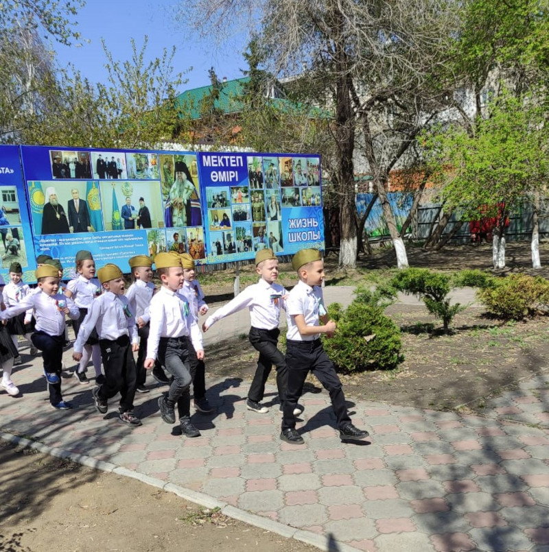 Конкурс «Смотр строя и песни» в младшей школе в честь прп. Сергия Радонежского