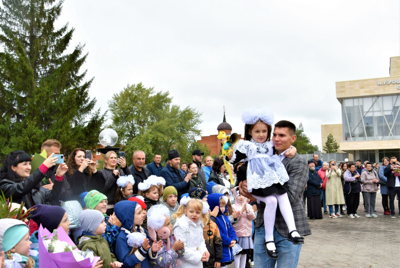 Праздник Первого Звонка прошел в школе в честь прп. Сергия Радонежского