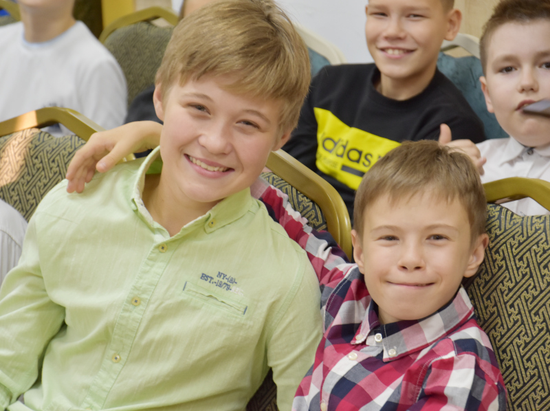 Күзгі бал: қуаныш, би және достық кеші