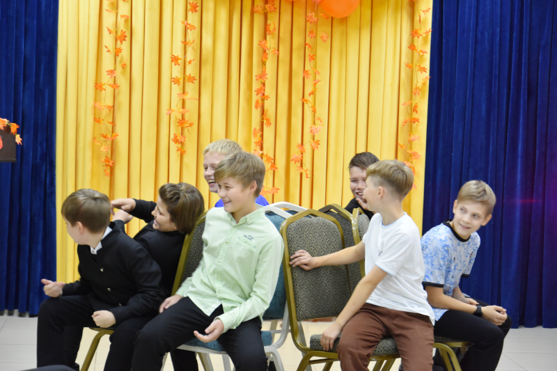 Күзгі бал: қуаныш, би және достық кеші