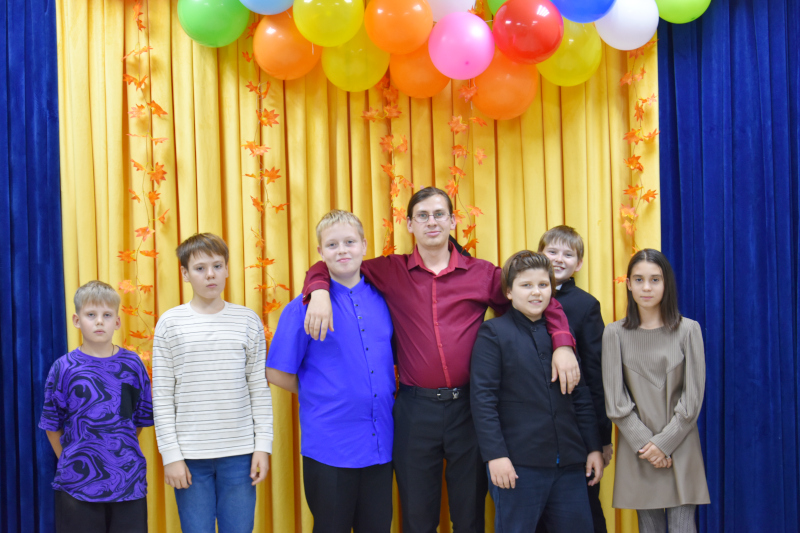 Күзгі бал: қуаныш, би және достық кеші