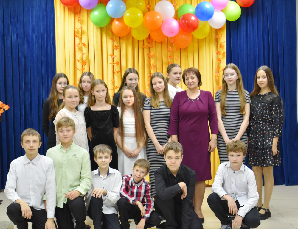 Күзгі бал: қуаныш, би және достық кеші