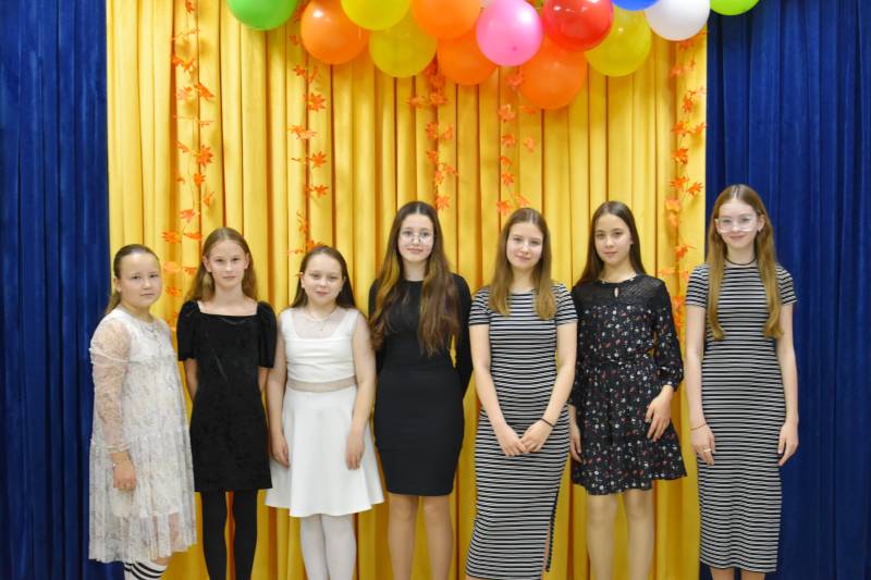 Күзгі бал: қуаныш, би және достық кеші